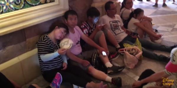 上海迪士尼嚇親外國遊客的10大行為 Youtuber：完全不像日本迪士尼